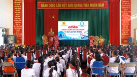 Trịnh Tường: 282 học sinh nữ được trang bị kỹ năng phòng, chống lừa đảo trên mạng