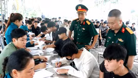 Quy Mông: Hơn 300 thanh niên sơ tuyển nghĩa vụ quân sự, công an năm 2027