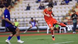 ĐT Việt Nam hạ Thái Lan 2-0, Hai Long và Quang Hải lập công