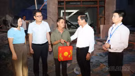 Phường Cam Đường thăm, động viên các hộ dân thực hiện giải phóng mặt bằng
