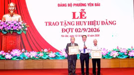 Phường Yên Bái: 731 đảng viên được tặng, truy tặng Huy hiệu Đảng đợt 2/9