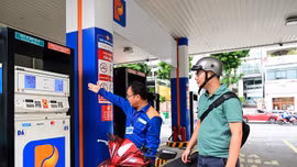 Giá xăng E10 tăng gần 700 đồng/lít, dầu diesel quay đầu giảm
