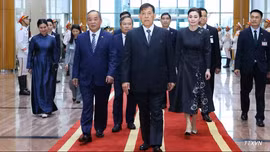 Nhà vua Vương quốc Thái Lan và Hoàng hậu đến Hà Nội, bắt đầu thăm Việt Nam