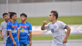 Urinboev Muhammadali đá phạt không thành công. (Ảnh: UFA).
