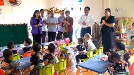 Phó Bí thư Tỉnh ủy Giàng Thị Dung: Tà Xi Láng cần tập trung tháo gỡ khó khăn, nâng cao đời sống Nhân dân