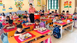 Để chính sách hỗ trợ ăn trưa cho học sinh vùng biên phát huy hiệu quả