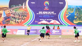 Vân Sơn thắng 3-0, hẹn Đak Đoa ở bán kết