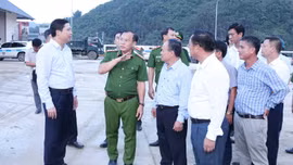 Thứ trưởng Bộ Công an Nguyễn Văn Long kiểm tra các dự án trường nội trú biên giới tại Lào Cai