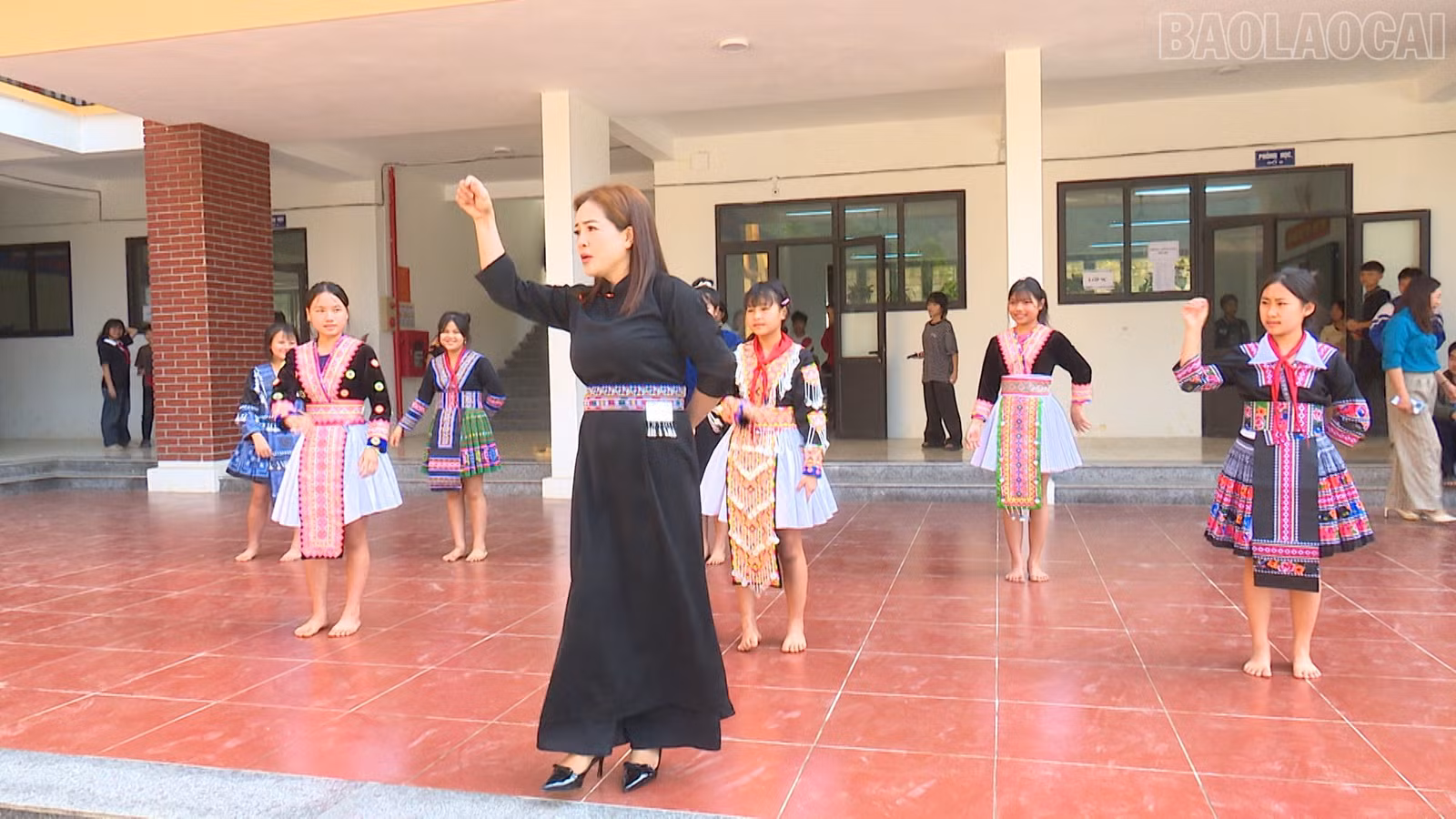 baolaocai-tr_giao-duc-cat-thinh00-13-34-12still005.jpg