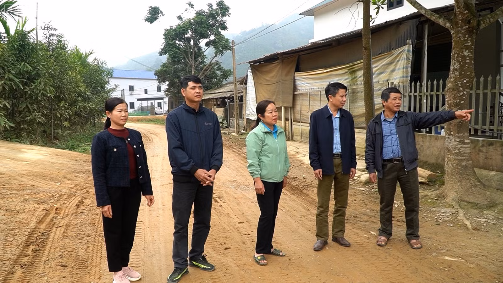 baolaocai-tl_sequence-0200-21-18-00still025.jpg