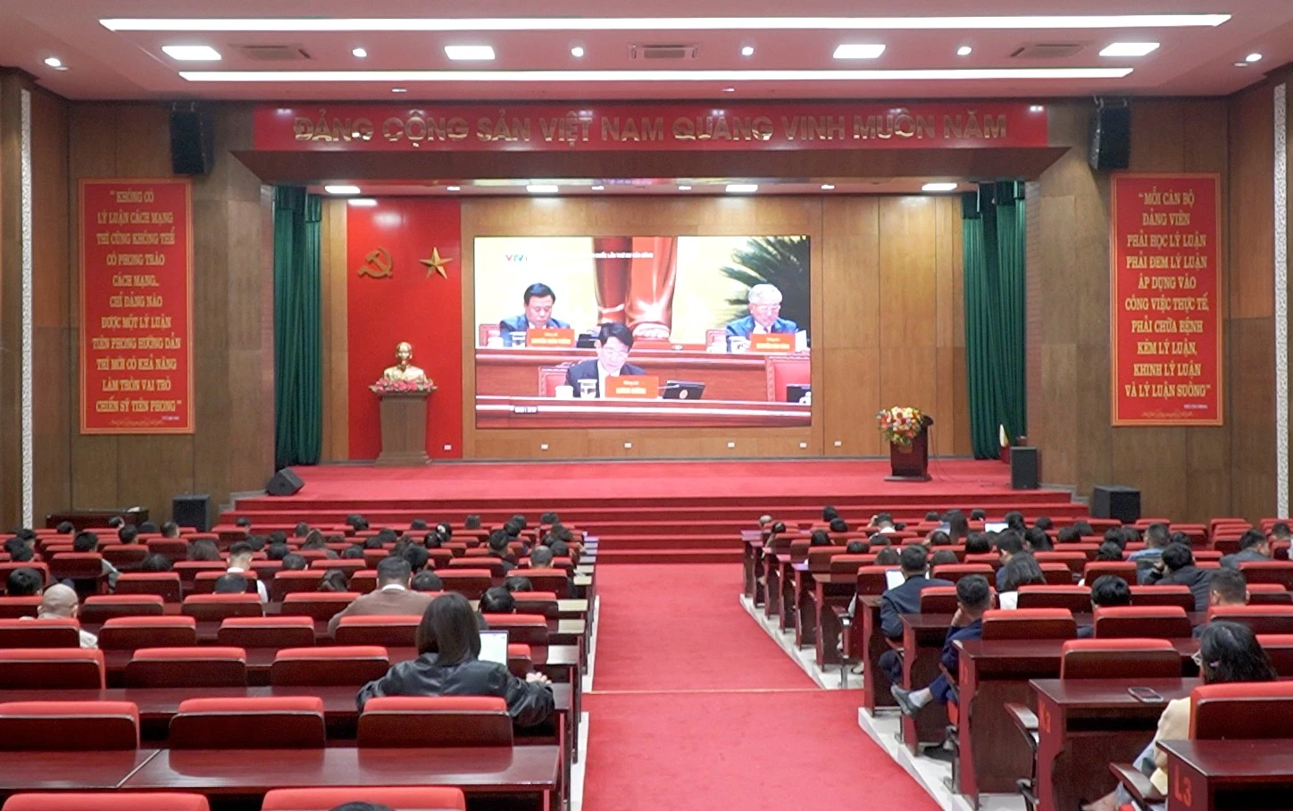 truong-chinh-tri-4.jpg