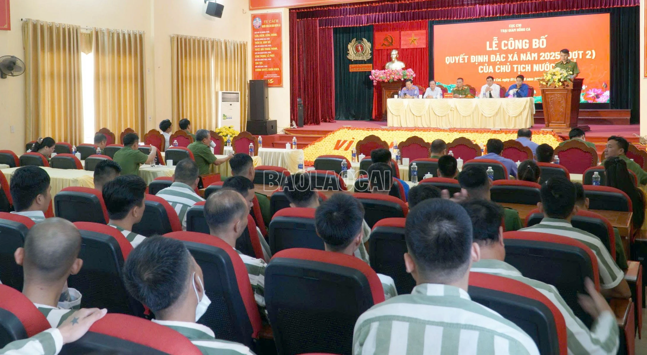 Toàn cảnh lễ công bố.