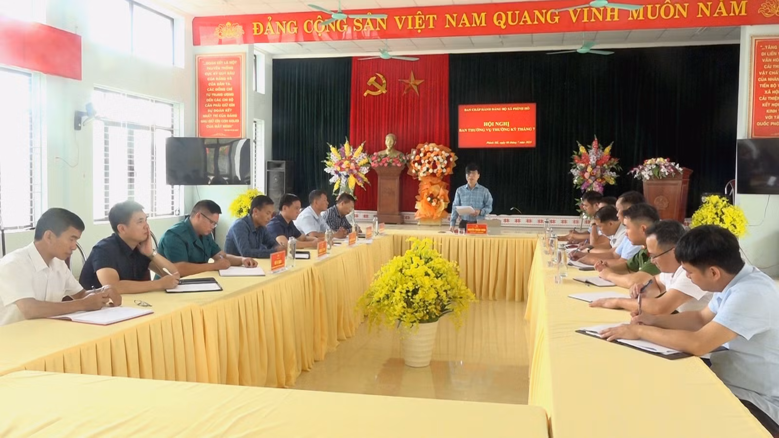 anh-phinh-ho.jpg