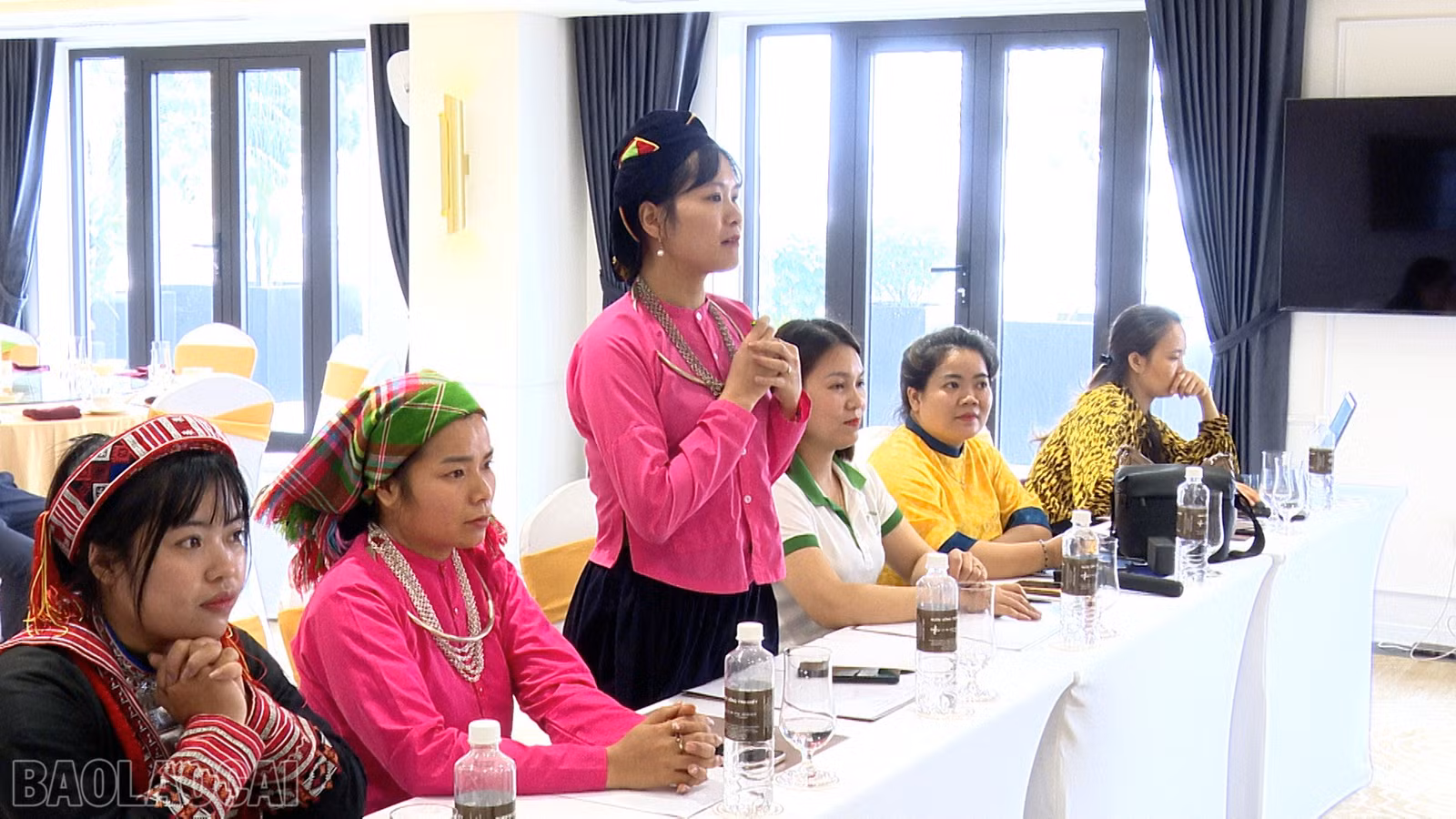 baolaocai-bl_anh-thao-luan.jpg