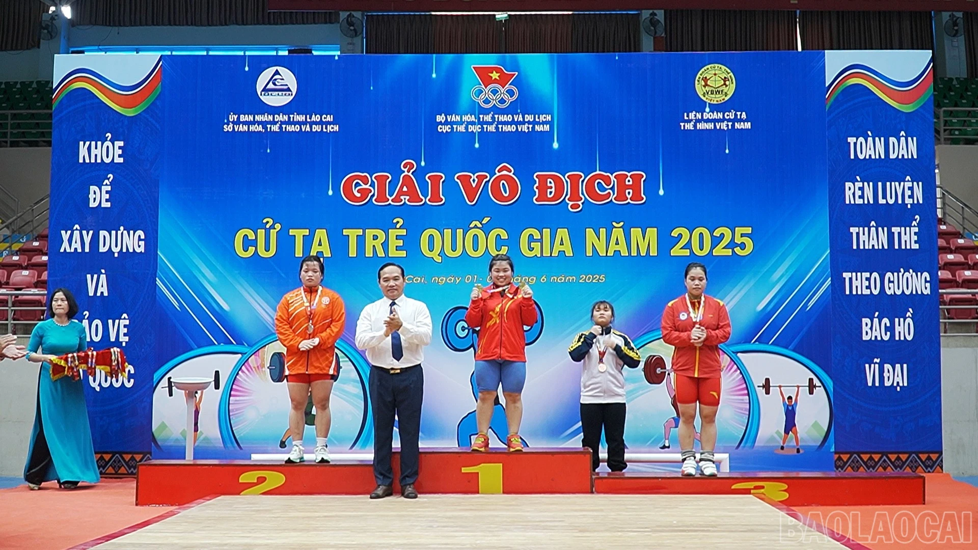 baolaocai-br_490-753100-44-26-19still087.jpg