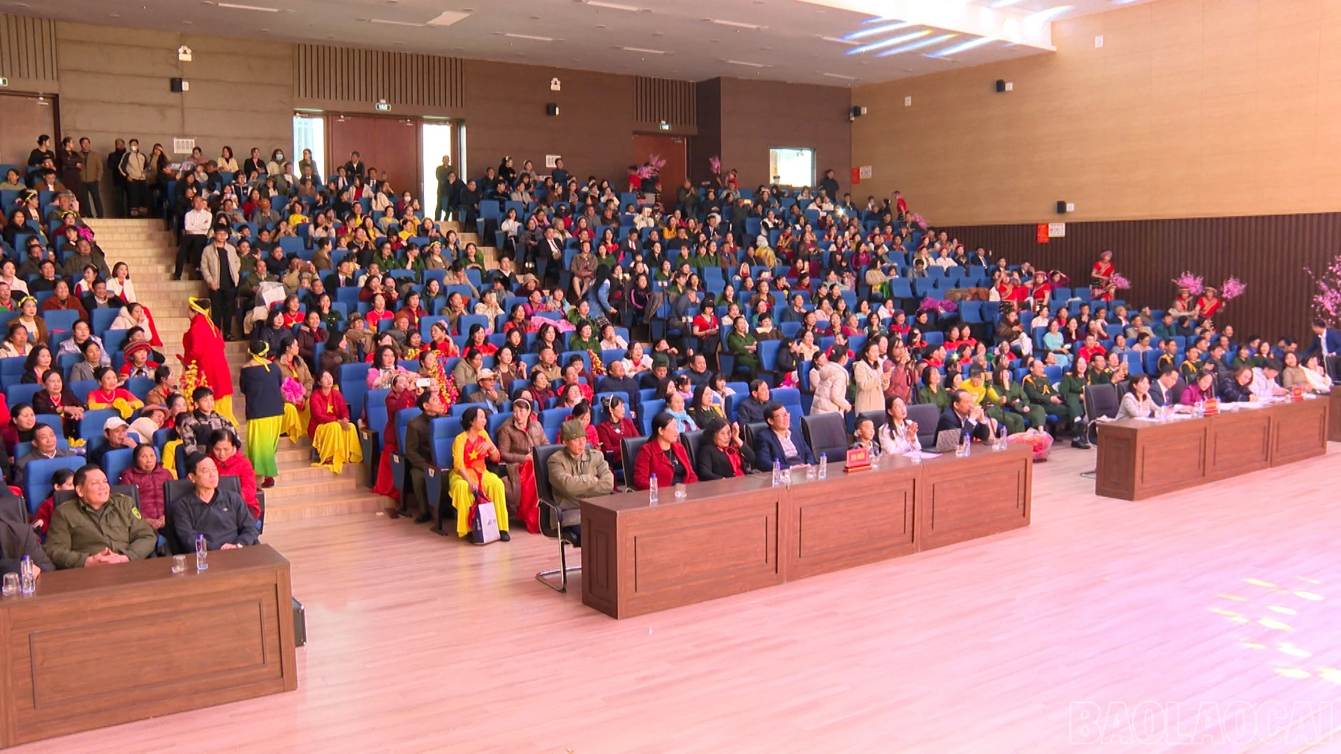 baolaocai-br_027-156000-23-17-12still016.jpg