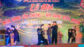Hơn 50.000 lượt người dân, du khách về với Lễ hội Mùa vàng Sín Chéng