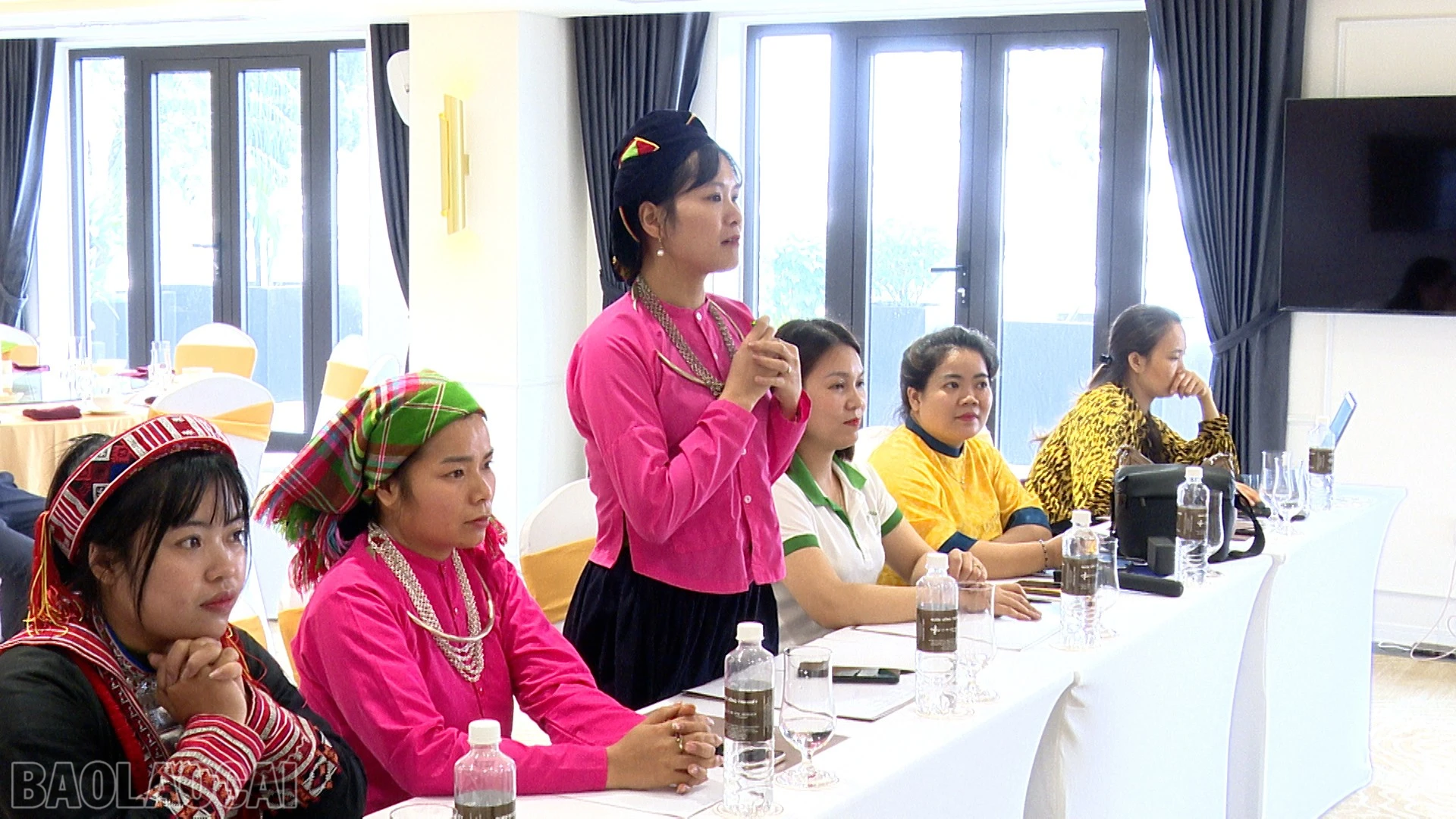 baolaocai-bl_anh-thao-luan.jpg