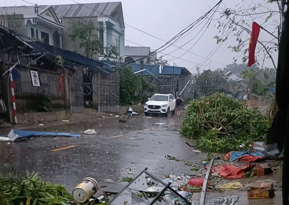 Dông, lốc, mưa đá gây thiệt hại trên địa bàn tỉnh Thái Nguyên. Ảnh: CTV.