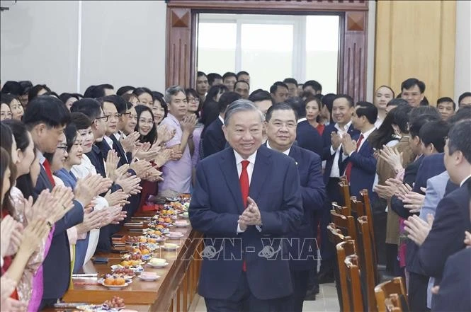 Tổng Bí thư Tô Lâm chúc Tết cán bộ, công chức, viên chức, người lao động Văn phòng Trung ương Đảng.