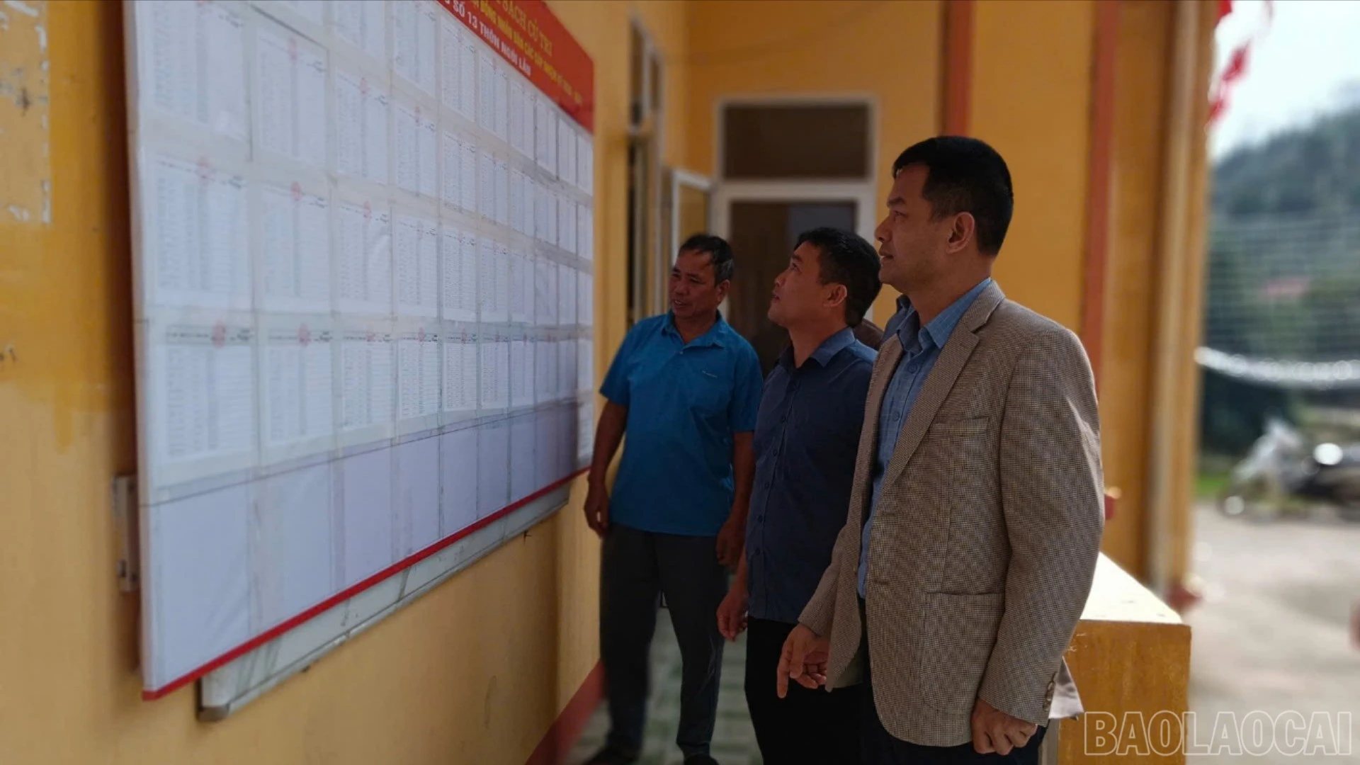 baolaocai-br-cu-tri-tich-cuc-nghien-cuu-tieu-su-tom-tat-cua-cac-ung-cu-vien-dai-bieu-quoc-hoi-khoa-xvi-va-dai-bieu-hdnd-cac-cap.jpg