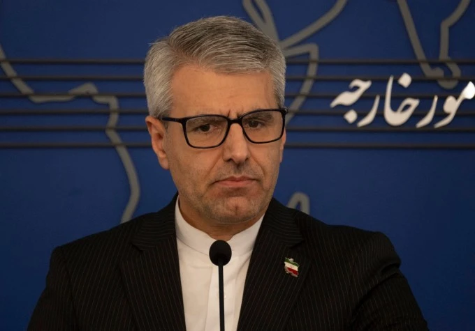 Phát ngôn viên Bộ Ngoại giao Iran Esmaeil Baqaei tại cuộc họp báo ở Tehran tháng 12/2025. Ảnh: AFP