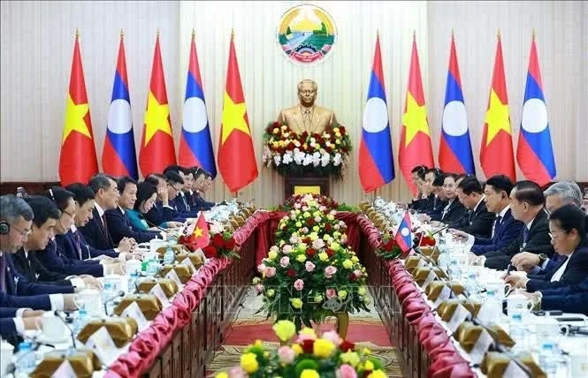 Thủ tướng Lê Minh Hưng và Thủ tướng Lào Saleumxay Kommasith hội đàm. Ảnh: Dương Giang/TTXVN