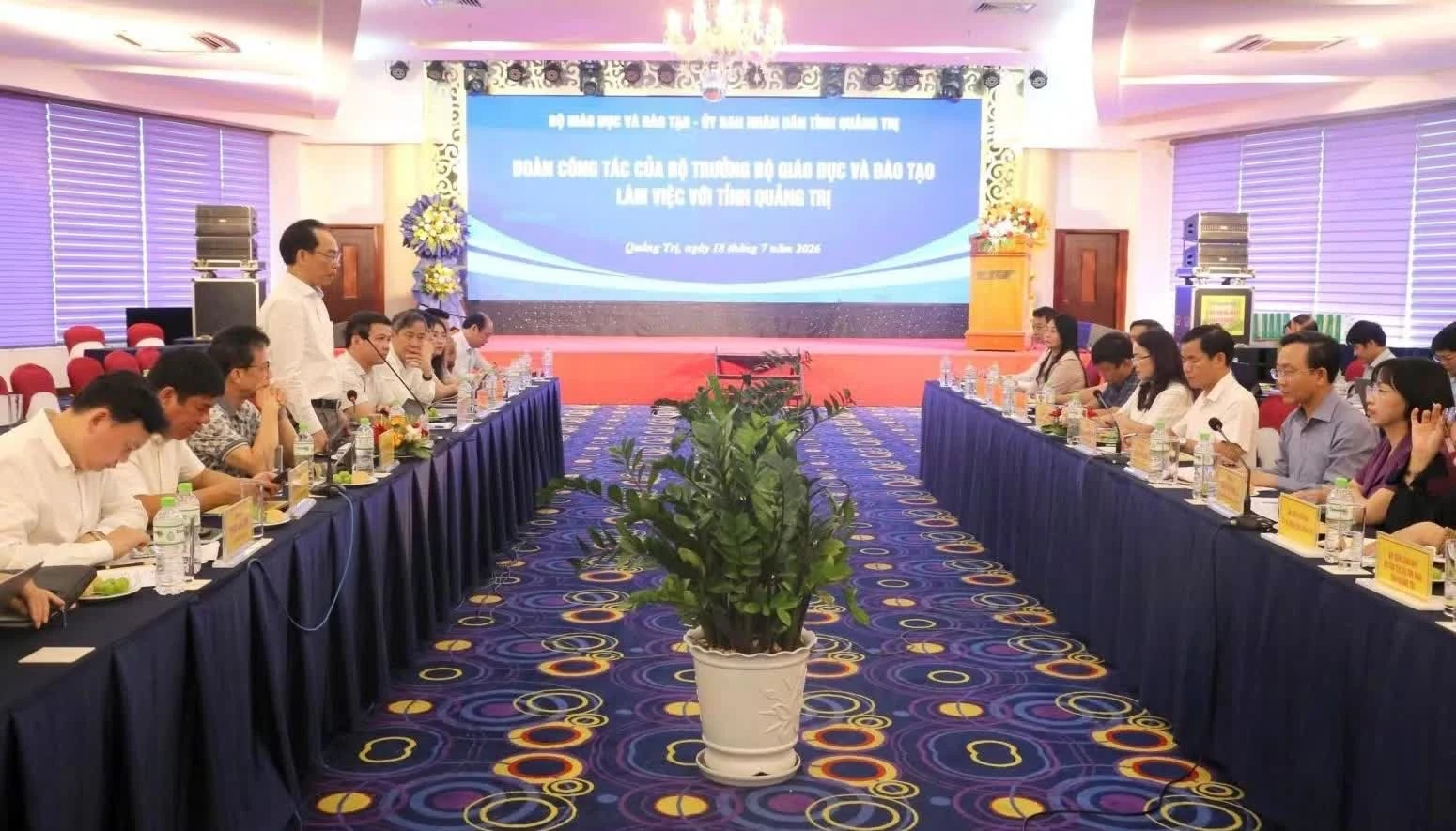 Bộ trưởng Bộ Giáo dục và Đào tạo Hoàng Minh Sơn cùng Đoàn công tác của Bộ vào thăm và làm việc với tỉnh Quảng Trị về việc triển khai Nghị quyết số 71 và chuẩn bị năm học mới.