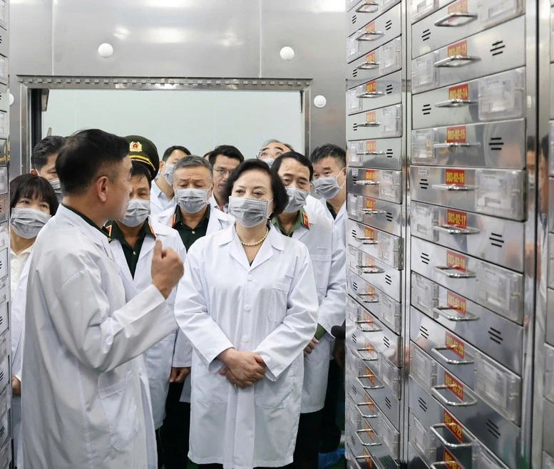 Phó Thủ tướng yêu cầu Cục Quân y rà soát lực lượng để tăng cường cho Viện Pháp y Quân đội; tiếp tục hoàn thiện cơ sở vật chất - Ảnh: chinhphu.vn/Thu Giang