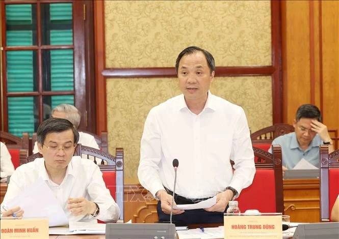 Đồng chí Hoàng Trung Dũng, Uỷ viên Trung ương Đảng, Phó Trưởng Ban Thường trực Ban Tổ chức Trung ương công bố Quyết định thành lập Ban Chỉ đạo.