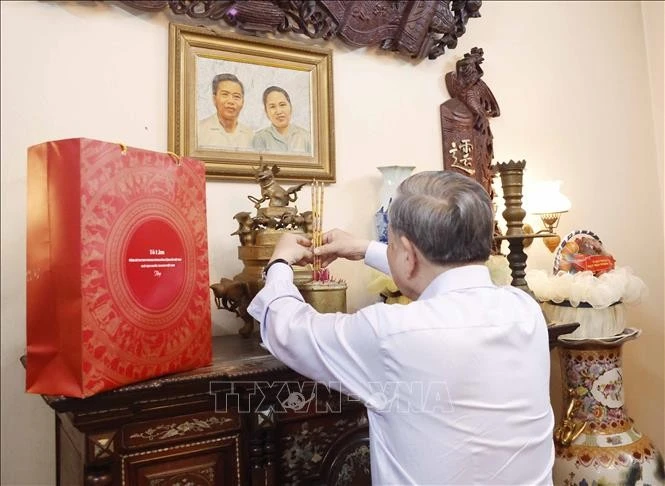 Tổng Bí thư, Chủ tịch nước Tô Lâm cùng Đoàn công tác của Trung ương đến dâng hương tưởng nhớ Chủ tịch Hội đồng Bộ trưởng Phạm Hùng.