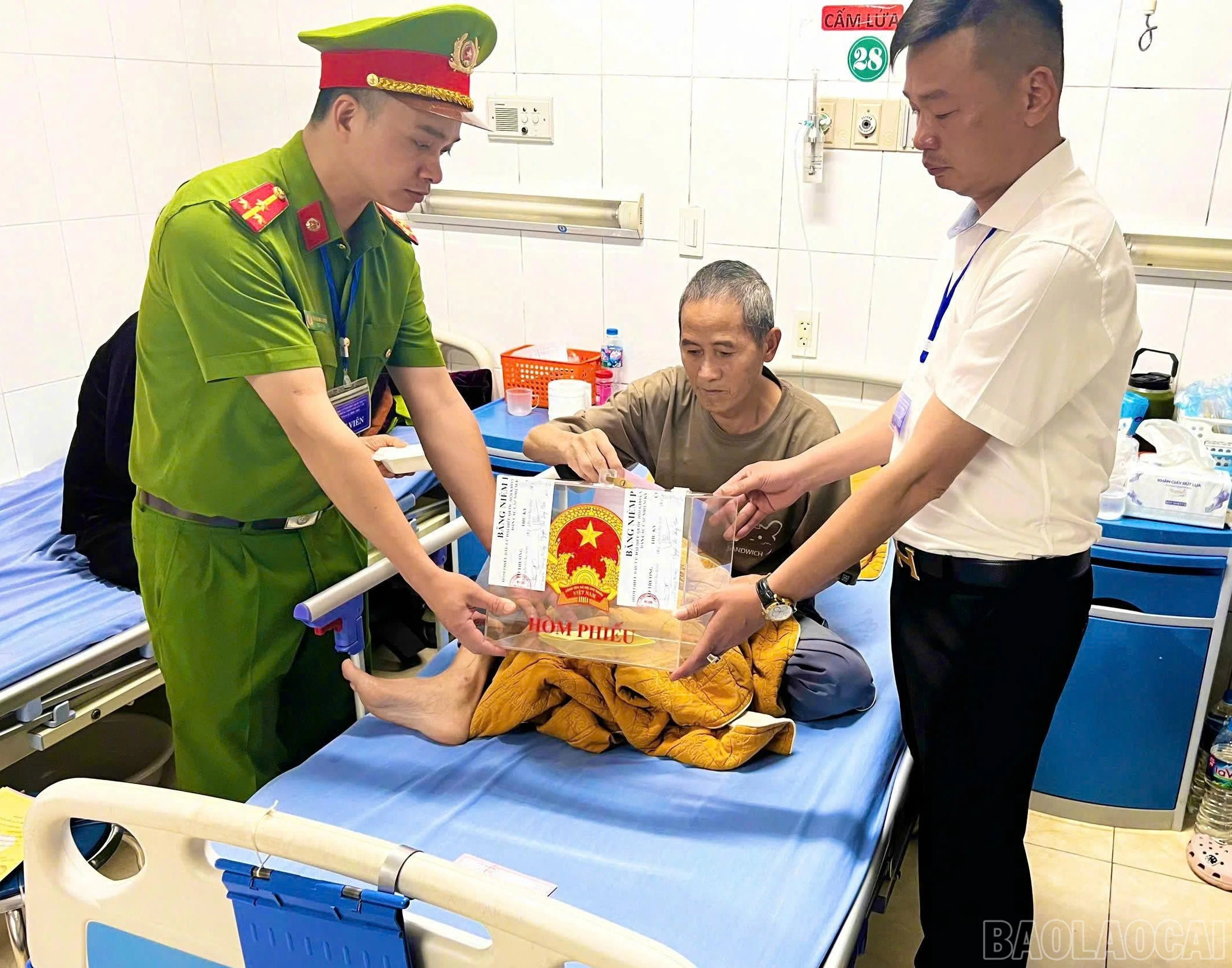 baolaocai-br_congangiup3.jpg