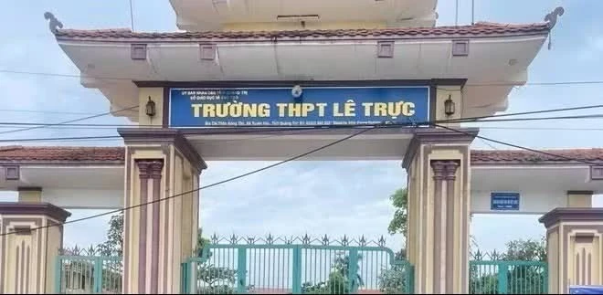 Trường THPT Lê Trực là điểm thi xảy ra sai phạm bị cơ quan chức năng tỉnh Quảng Trị khởi tố 2 giáo viên và làm rõ các thí sinh liên quan.