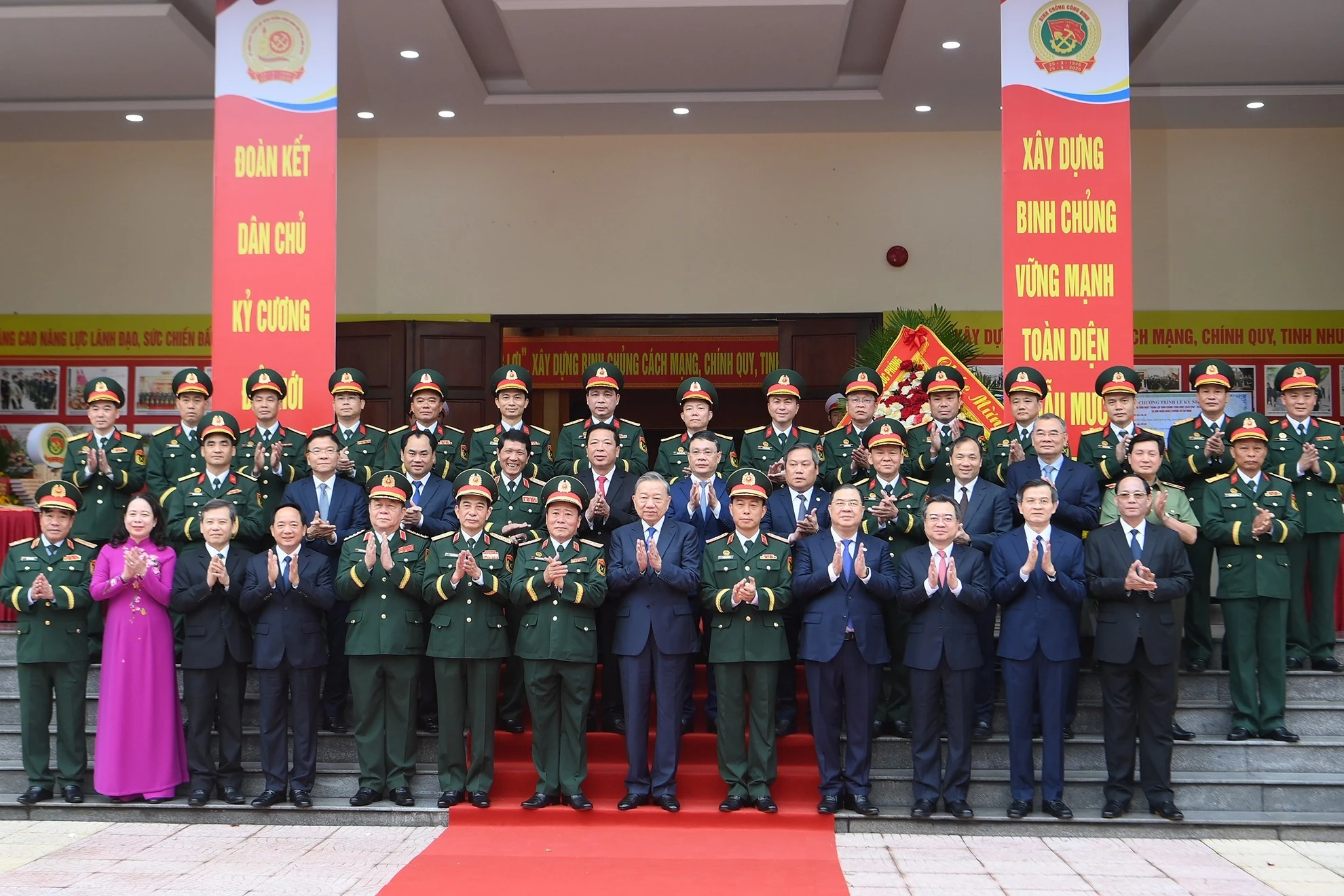 Tổng Bí thư Tô Lâm, các đồng chí lãnh đạo Đảng, Nhà nước và các đại biểu dự Lễ kỷ niệm 80 năm Ngày thành lập Binh chủng Công binh và đón nhận Huân chương Hồ Chí Minh. (