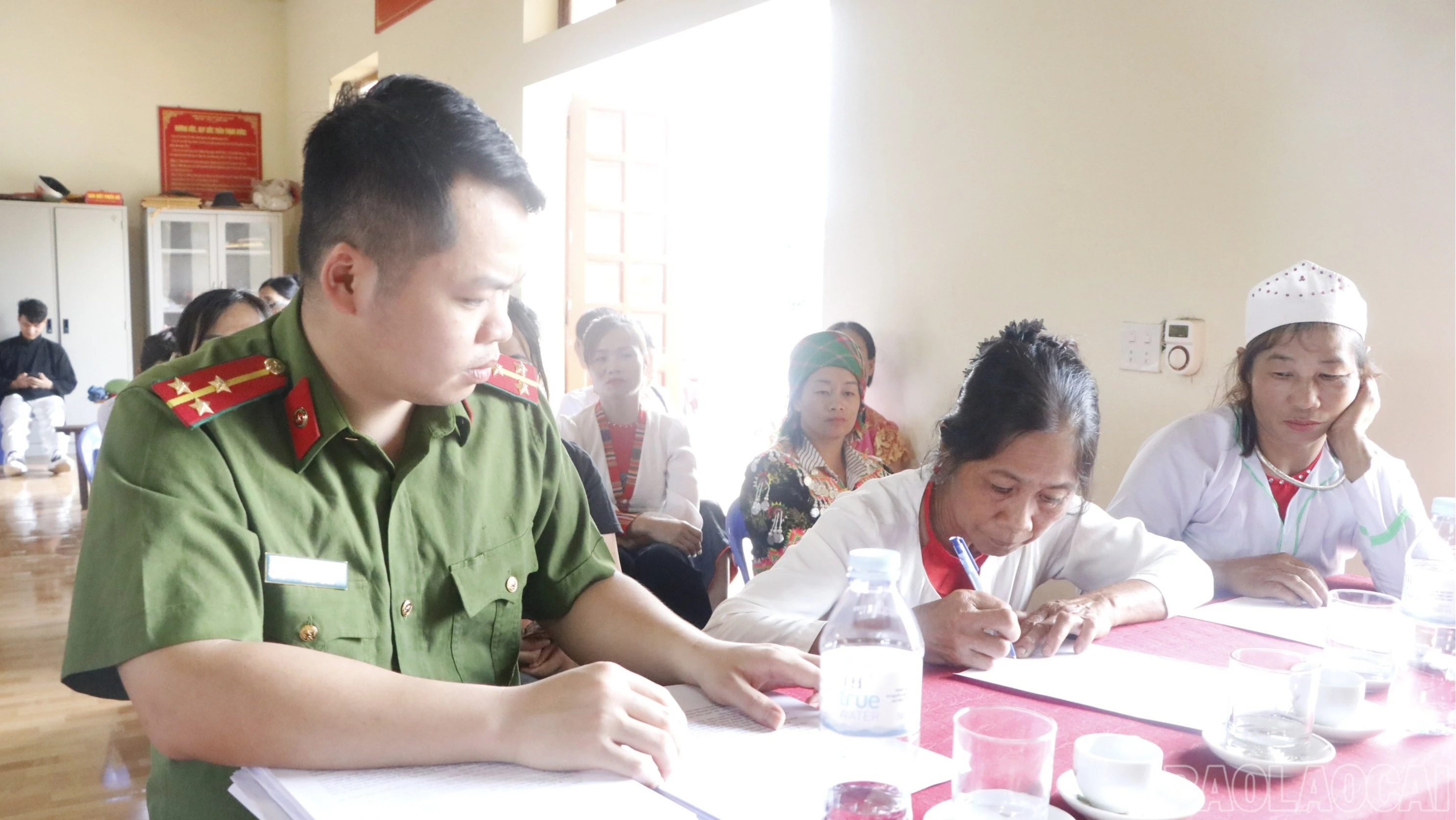 baolaocai-br-cong-an-xa-quy-mong-to-chuc-ky-cam-ket-toi-tung-ho-dan.jpg