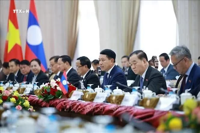 Thủ tướng Lào Saleumxay Kommasith phát biểu tại cuộc hội đàm với Thủ tướng Lê Minh Hưng. Ảnh: Dương Giang/TTXVN
