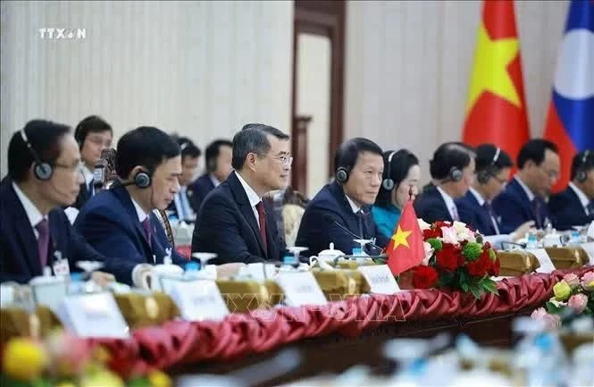Thủ tướng Lê Minh Hưng và Thủ tướng Lào Saleumxay Kommasith hội đàm. Ảnh: Dương Giang/TTXVN
