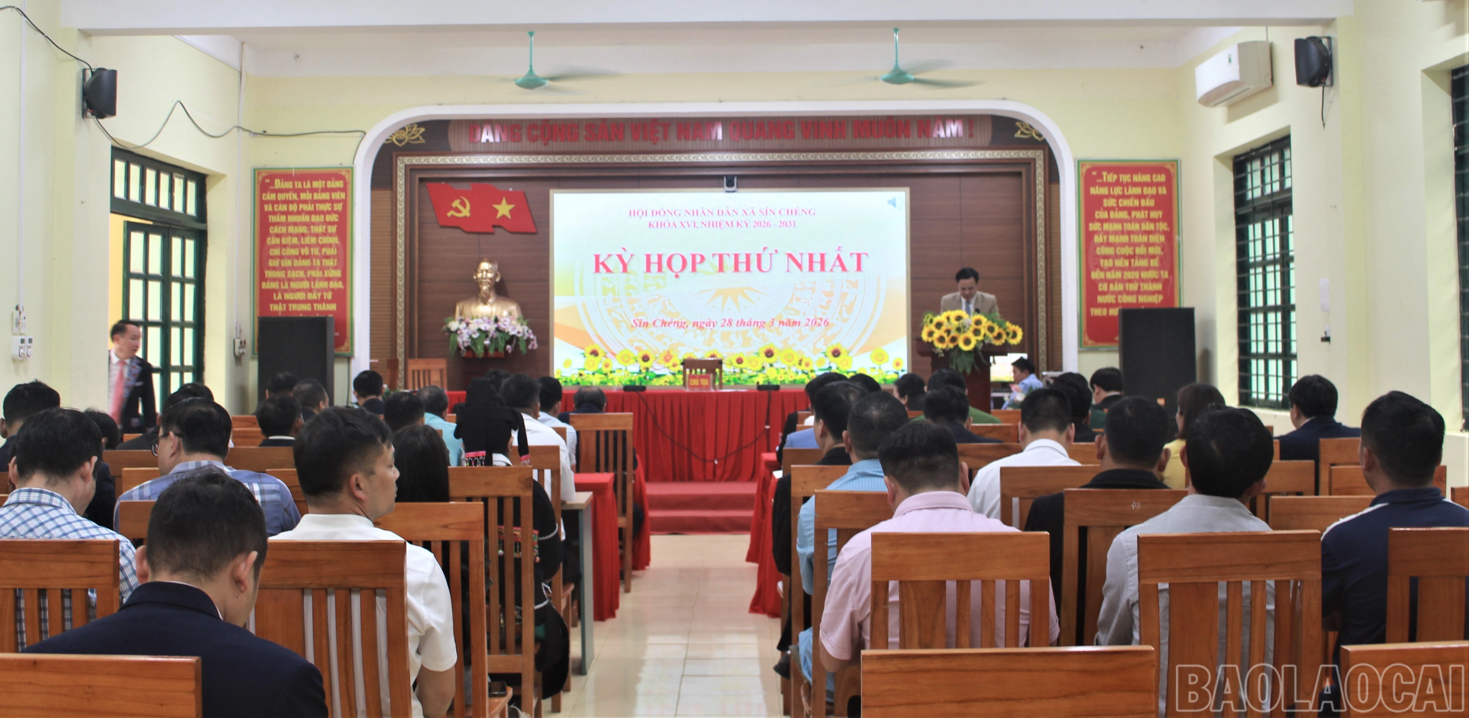 Quang cảnh kỳ họp.