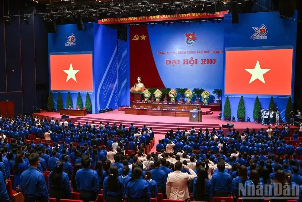 Nghi lễ chào cờ tại phiên làm việc cuối cùng của Đại hội.