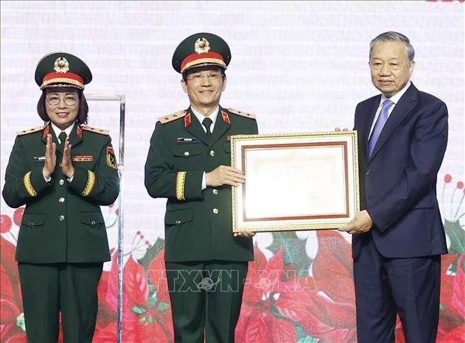 Tổng Bí thư Tô Lâm, Bí Quân ủy Trung ương trao Huân chương Hồ Chí Minh tặng Bệnh viện Trung ương Quân đội 108.