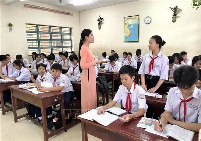 Cô và trò Trường THCS Gò Đen (tỉnh Tây Ninh) trong tiết học Ngữ văn. Ảnh minh họa: Đức Hạnh/TTXVN