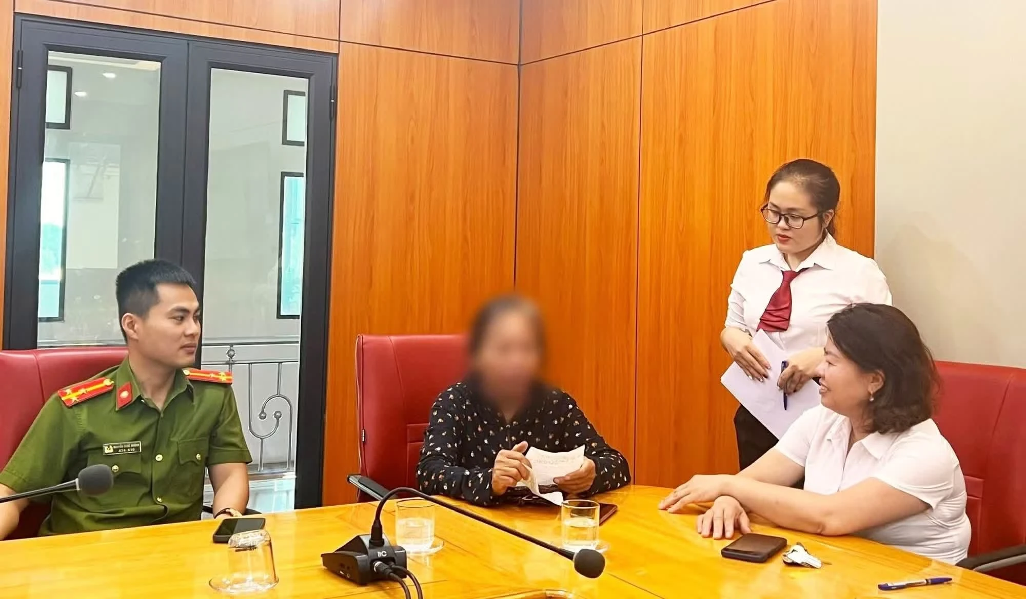 Ngoài lực lượng Công an, sự nâng cao cảnh giác của người dân và của ngân hàng cũng đóng vai trò hết sức quan trọng trong việc ngăn ngừa tội phạm lừa đảo trên không gian mạng.