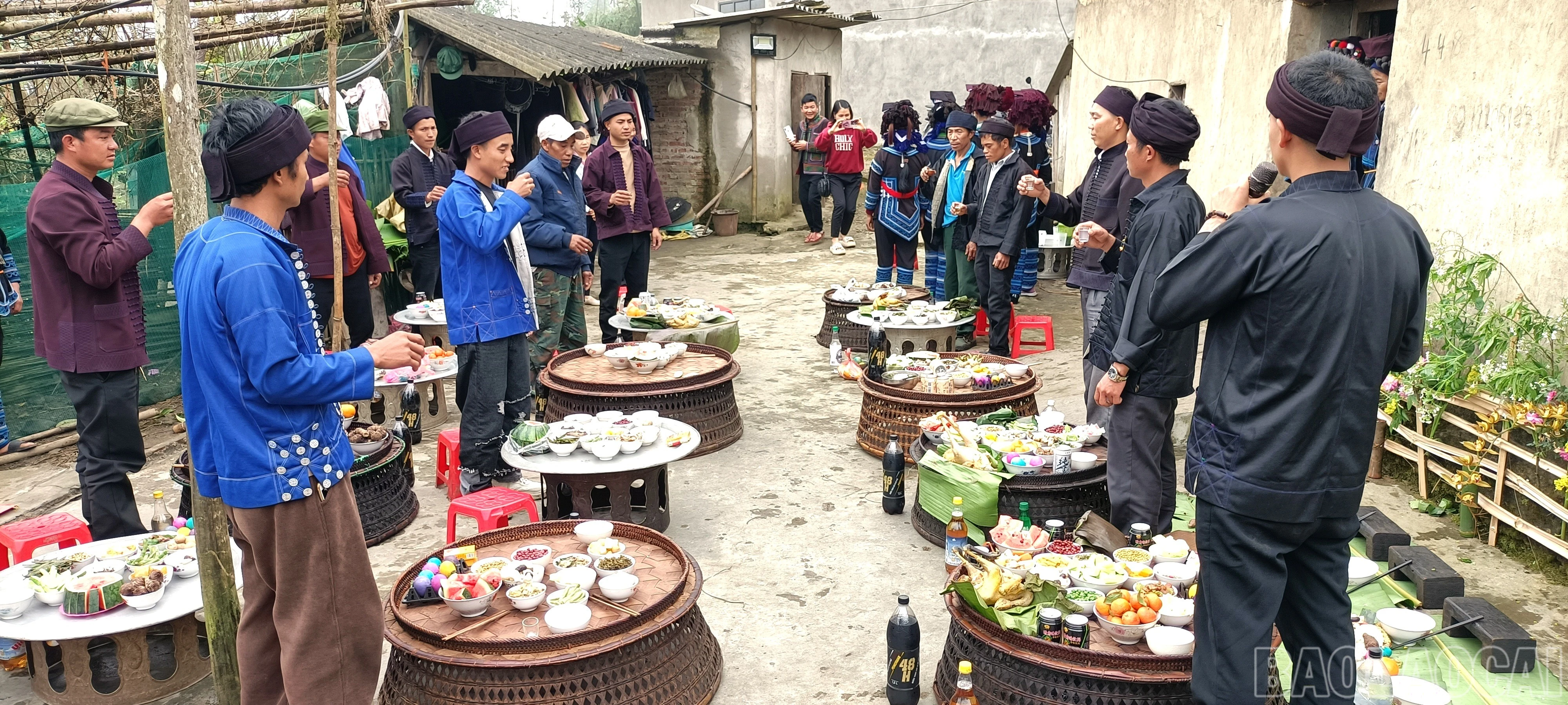 baolaocai-br_chucnhau.jpg