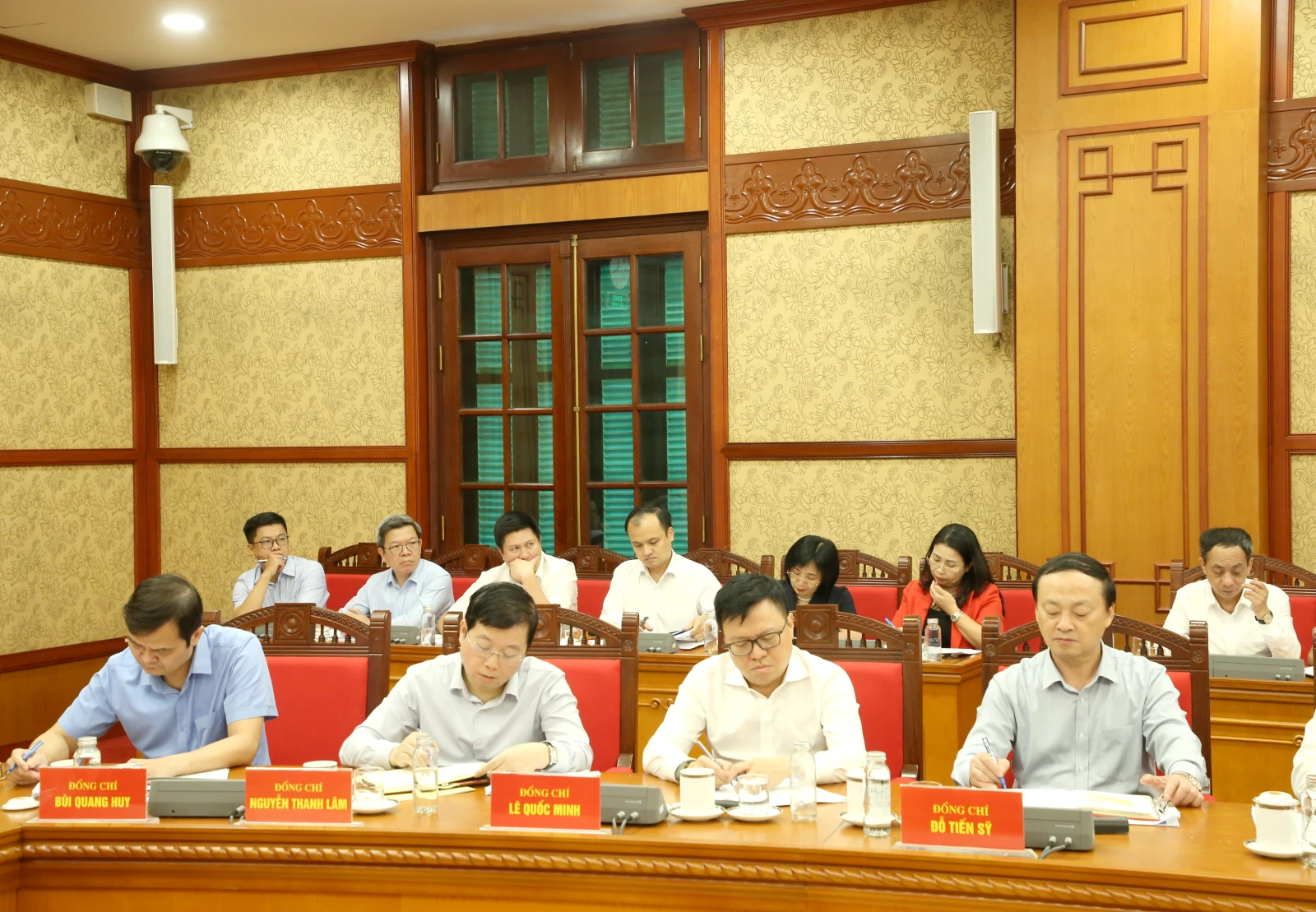 Các đại biểu tham dự cuộc làm việc.