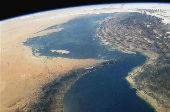 Quang cảnh bờ biển Iran và đảo Qeshm ở eo biển Hormuz, ngày 10/12/2023.