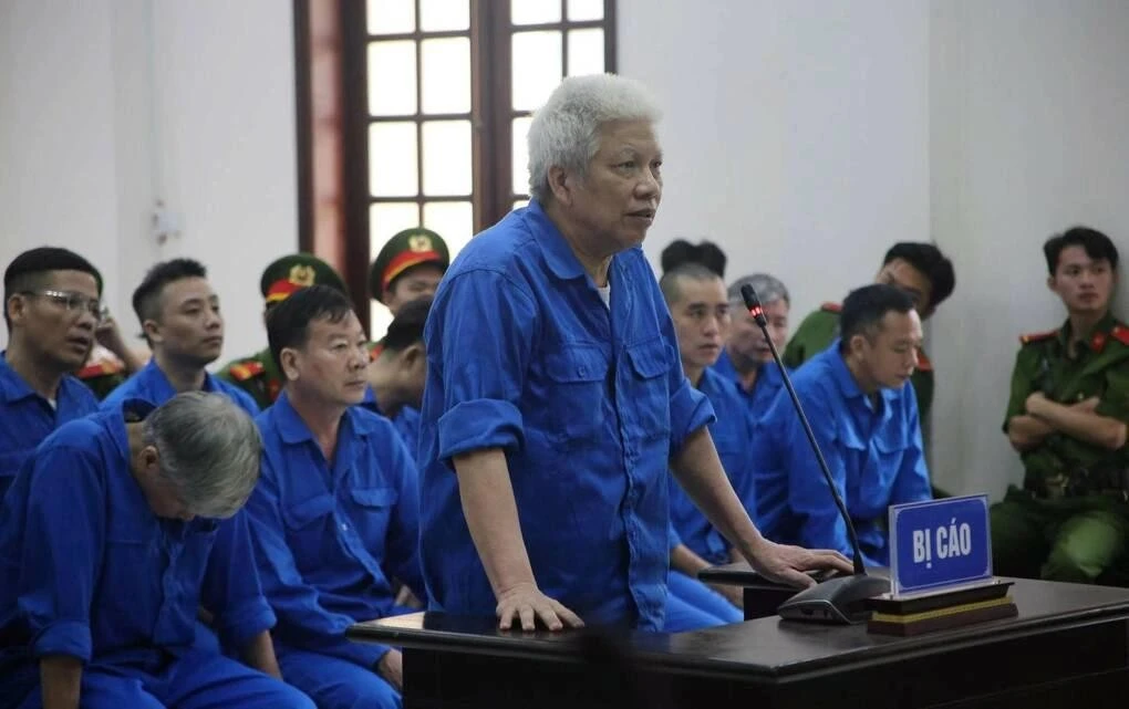 Bị cáo Trần Văn Thành, cựu Giám đốc Trung tâm Pháp y tâm thần khu vực Tây Nguyên, trả lời thẩm vấn tại tòa ngày 10/9. Ảnh: Phạm Hải