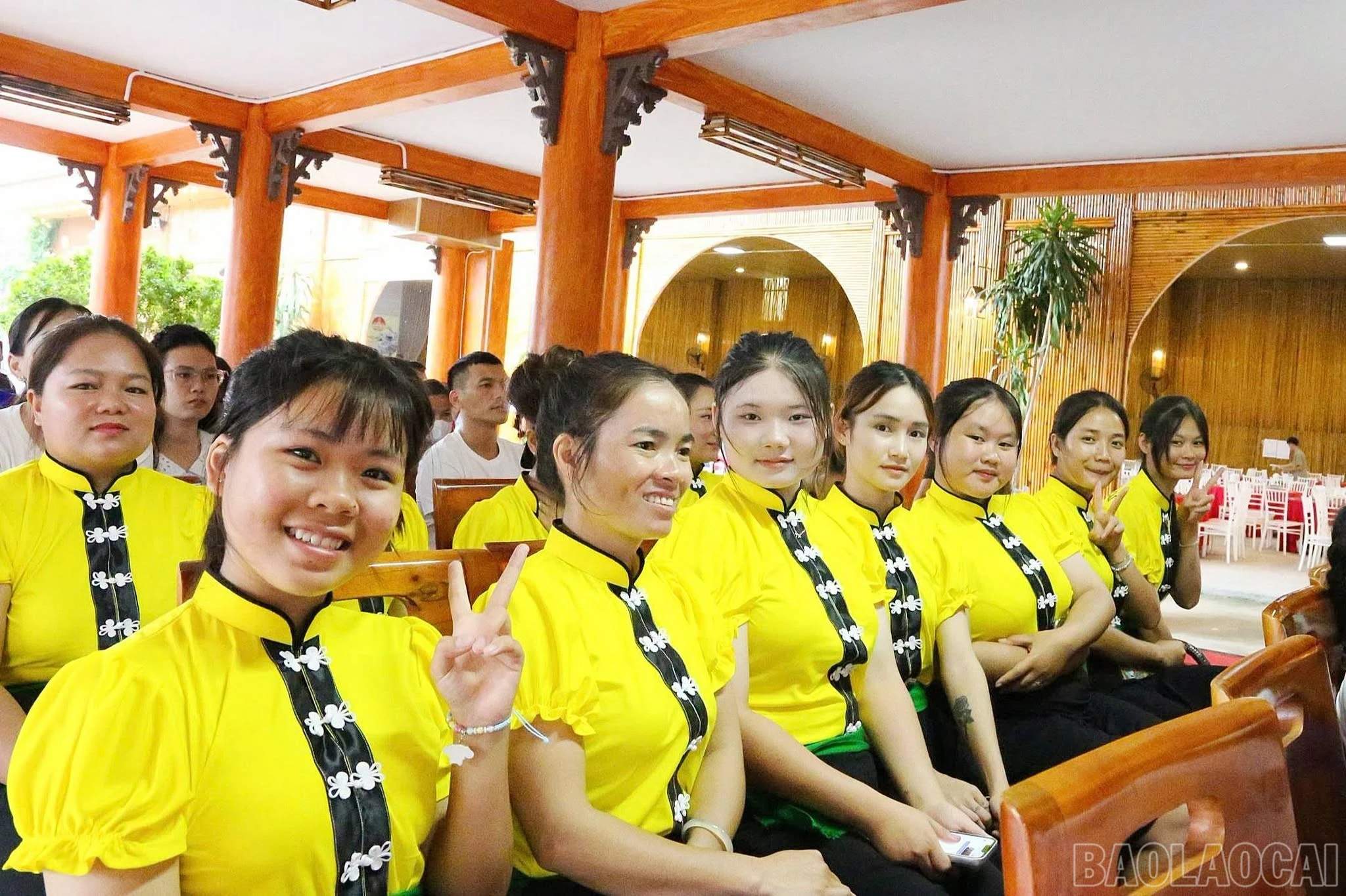 baolaocai-br_doi-bong-nghia-lo-1.jpg