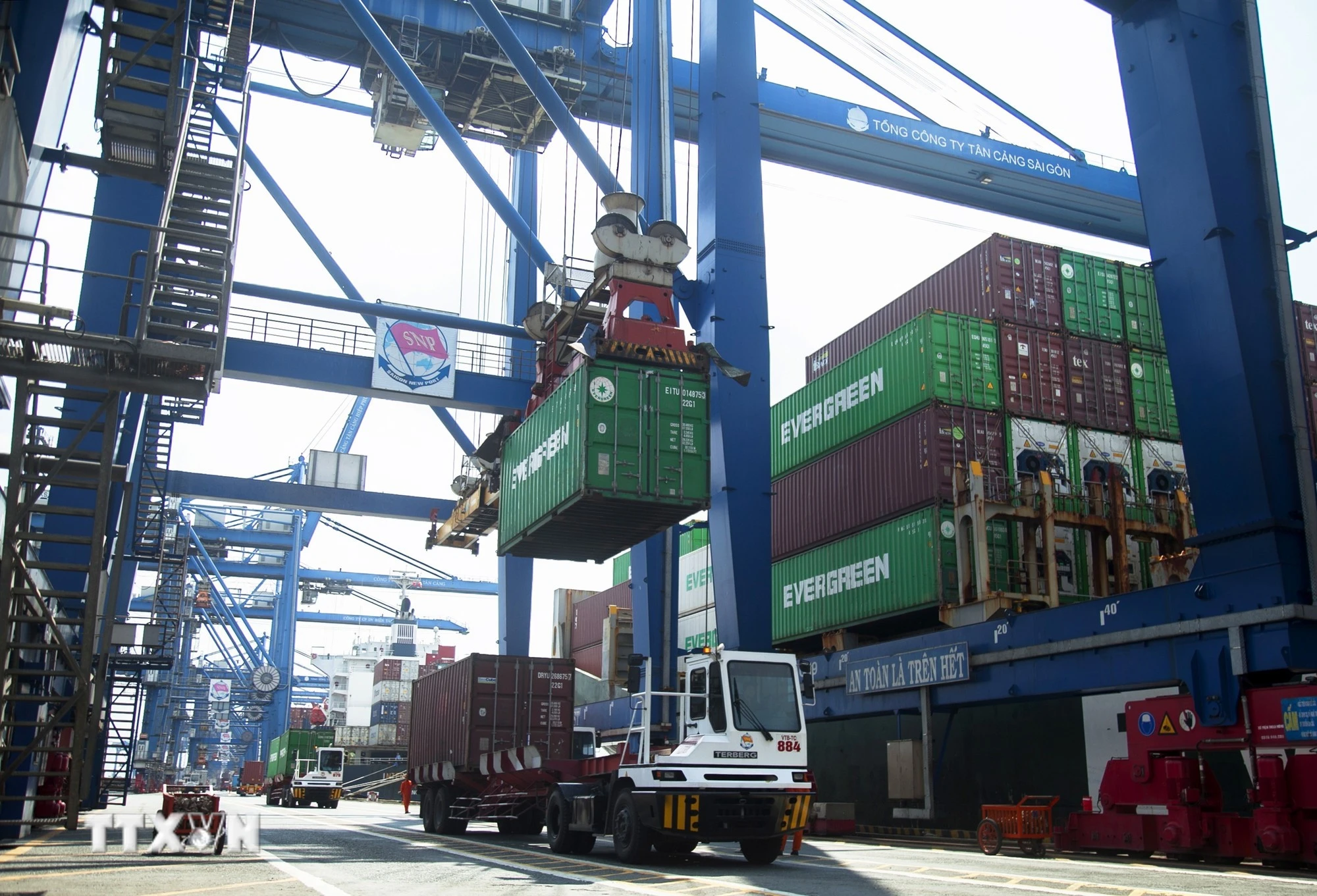 Bộ Công Thương ưu tiên đẩy nhanh triển khai Chiến lược logistics quốc gia 2025 - 2035 nhằm giảm chi phí vận chuyển, lưu kho và nâng cao năng lực cạnh tranh.