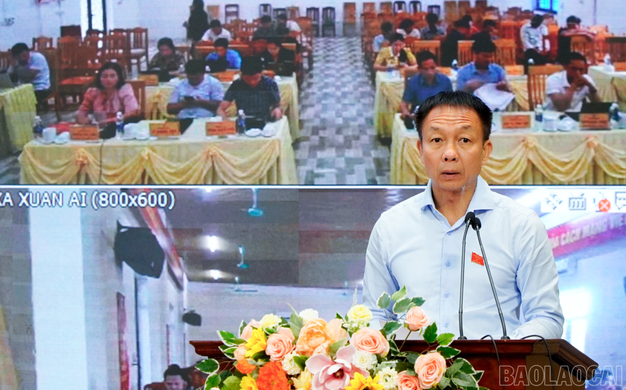 Đồng chí Vũ Quỳnh Khánh - Phó Chủ tịch Thường trực HĐND tỉnh tiếp thu ý kiến, kiến nghị của cử tri.