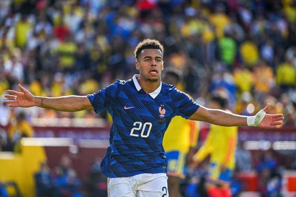 Pháp giành chiến thắng thuyết phục 3-1 trước Colombia.